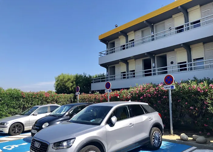 Premiere Classe Sud فندق