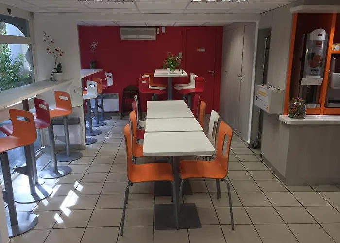 Premiere Classe Sud فندق